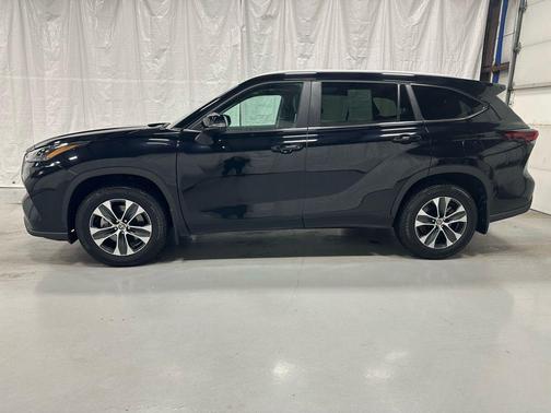 2025 Toyota Highlander XLE