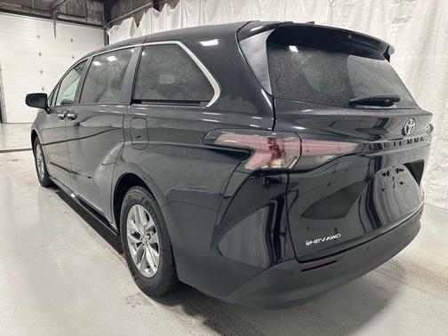 2025 Toyota Sienna XLE