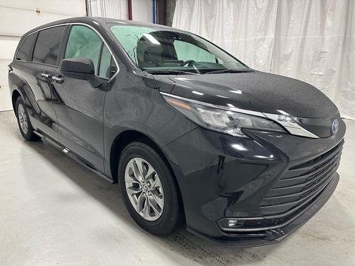 2025 Toyota Sienna XLE