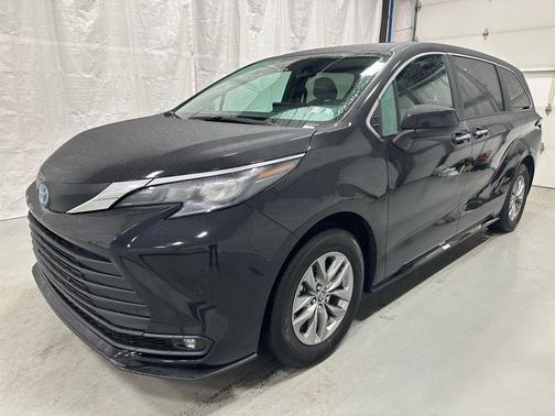 2025 Toyota Sienna XLE