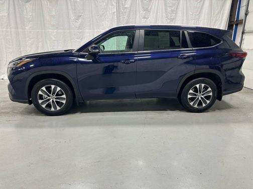 2025 Toyota Highlander XLE