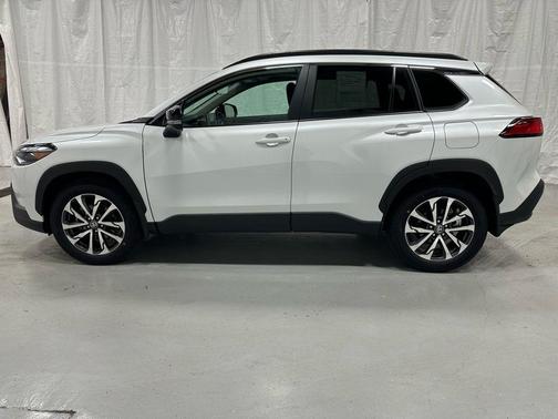 2025 Toyota Corolla Cross XLE