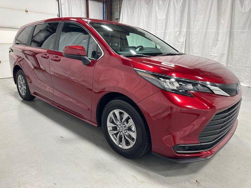 Ruby Flare Pearl 2025 Toyota Sienna LE