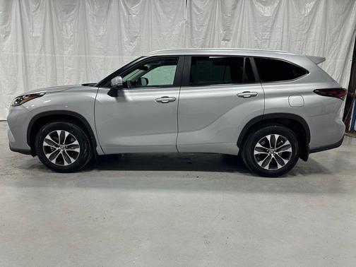 2025 Toyota Highlander XLE
