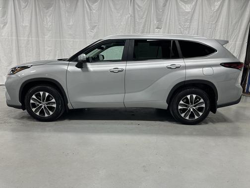 2025 Toyota Highlander XLE