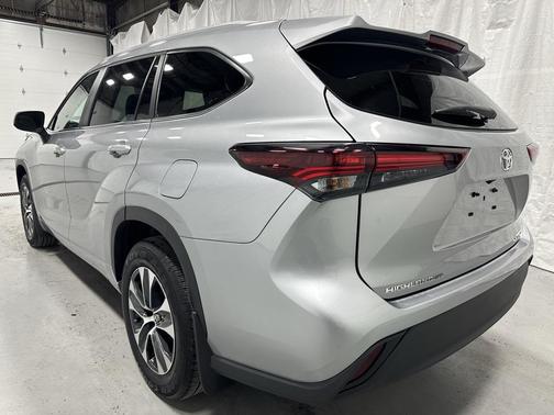 2025 Toyota Highlander XLE