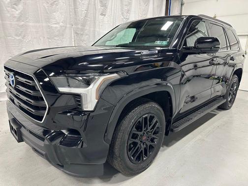 Midnight Black Metallic 2024 Toyota Sequoia SR5