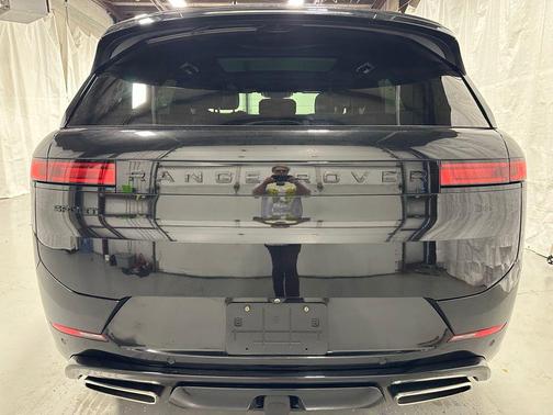 Santorini Black 2024 Land Rover Range Rover Sport SE