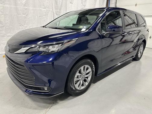 2025 Toyota Sienna XLE