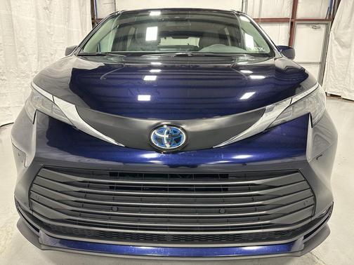 2025 Toyota Sienna XLE