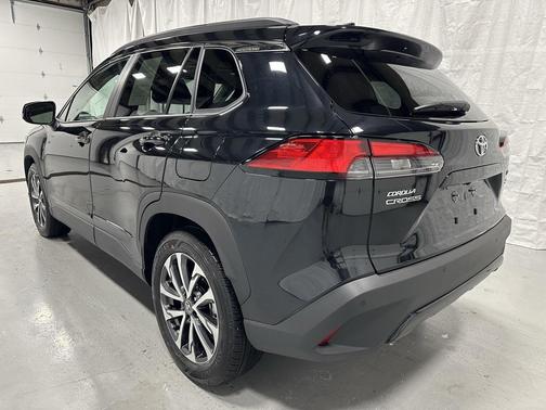 2025 Toyota Corolla Cross XLE