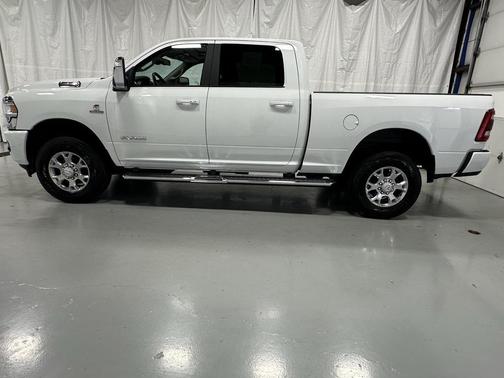 2024 RAM 2500 Laramie Crew Cab 4x4 6'4' Box