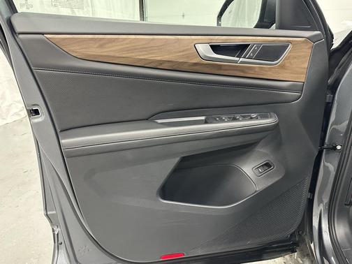 2025 Volkswagen Atlas 2.0T SE w/Technology 4MOTION