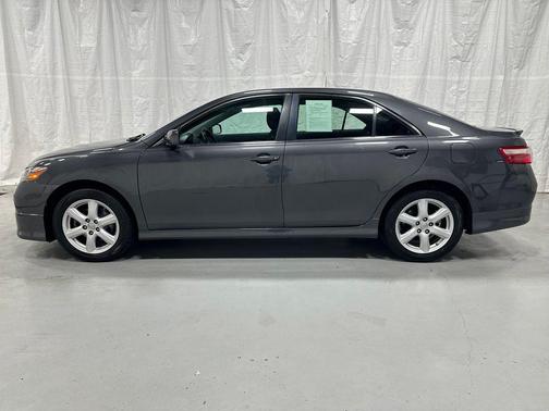 Magnetic Gray Metallic 2009 Toyota Camry SE