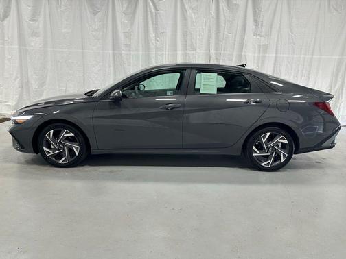 Ecotronic Gray 2025 Hyundai ELANTRA SEL