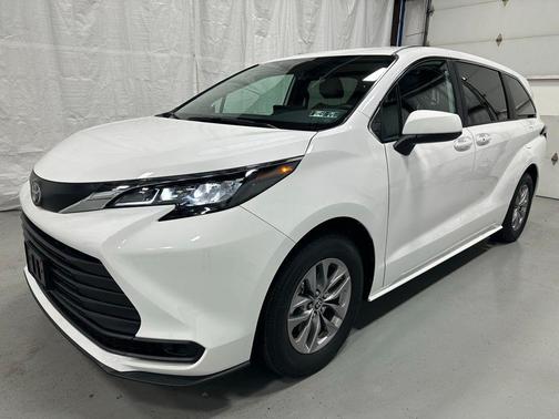 Ice Cap 2026 Toyota Sienna LE