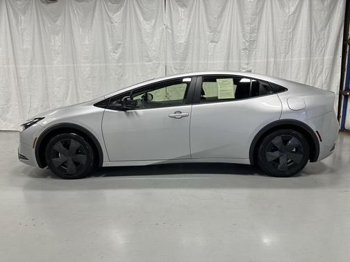 2025 Toyota Prius LE