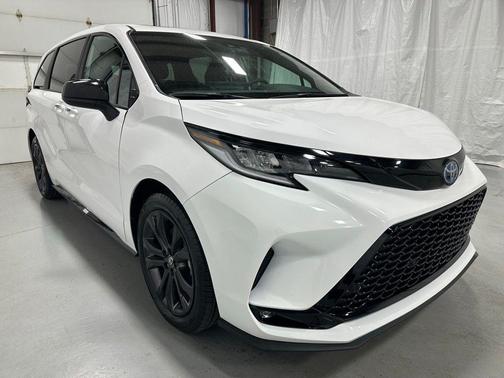 2025 Toyota Sienna XSE 7 Passenger