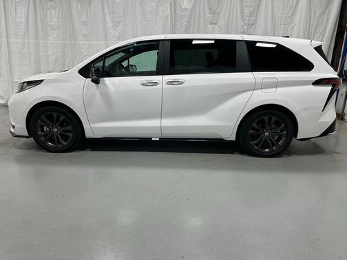 2025 Toyota Sienna XSE 7 Passenger