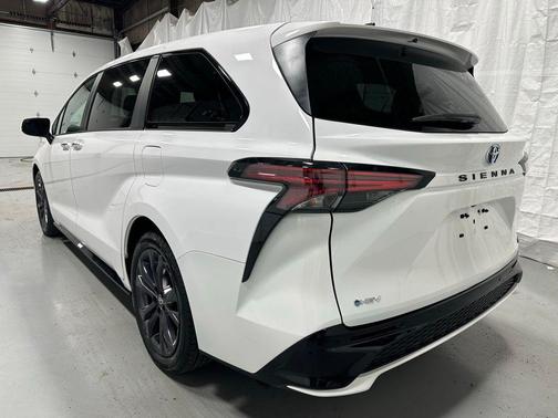 2025 Toyota Sienna XSE 7 Passenger