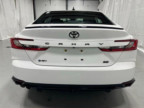 Ice Cap 2026 Toyota Camry SE