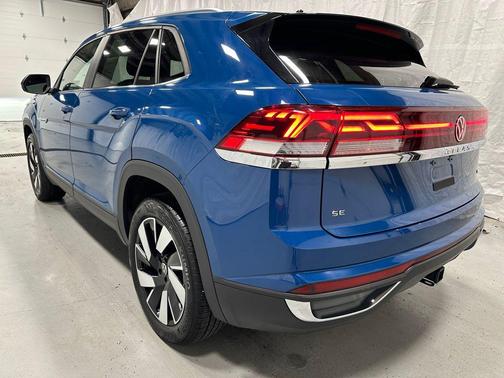 2025 Volkswagen Atlas Cross Sport 2.0T SE w/Technology 4MOTION