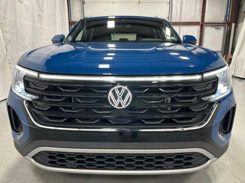 2025 Volkswagen Atlas Cross Sport 2.0T SE w/Technology 4MOTION