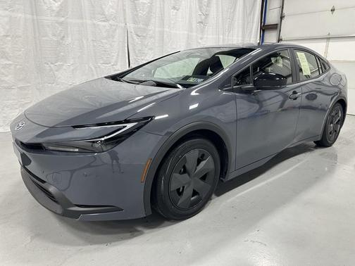2025 Toyota Prius LE