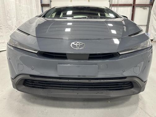 2025 Toyota Prius LE