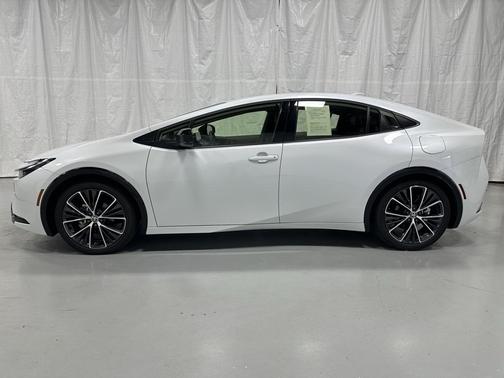 2025 Toyota Prius XLE