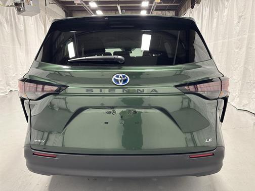 2025 Toyota Sienna LE