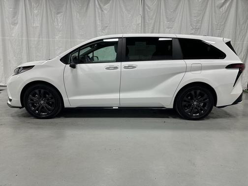 2025 Toyota Sienna XSE 7 Passenger