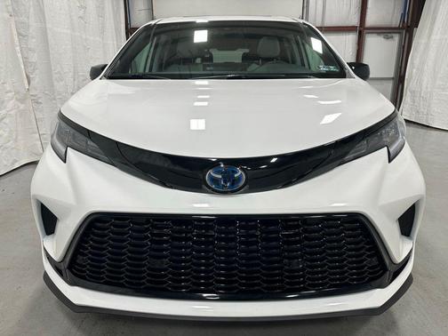 2025 Toyota Sienna XSE 7 Passenger