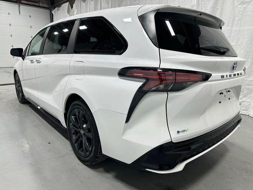 2025 Toyota Sienna XSE 7 Passenger