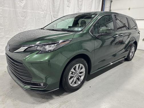 2025 Toyota Sienna XLE