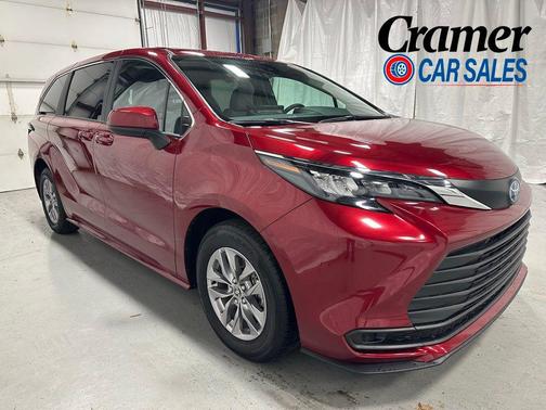 2025 Toyota Sienna LE