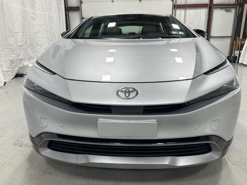 2025 Toyota Prius XLE