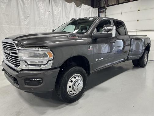2024 RAM 3500 Laramie Crew Cab 4x4 8' Box