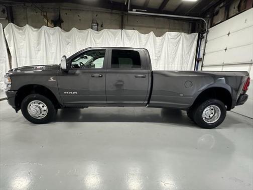 2024 RAM 3500 Laramie Crew Cab 4x4 8' Box