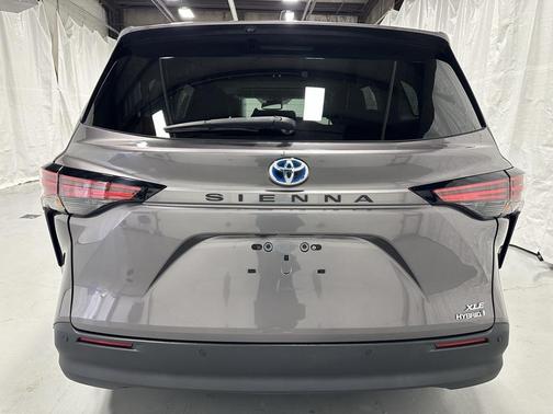 2021 Toyota Sienna XLE 8 Passenger