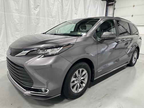 2021 Toyota Sienna XLE 8 Passenger