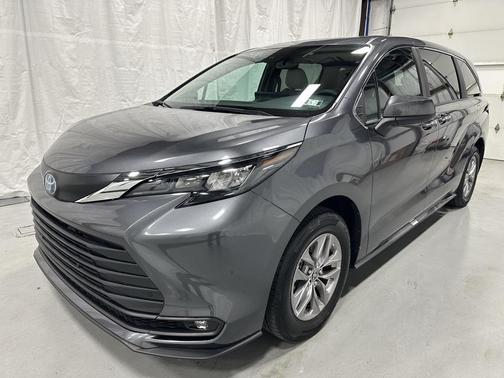 2025 Toyota Sienna XLE