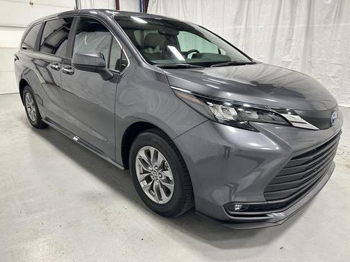 2025 Toyota Sienna XLE