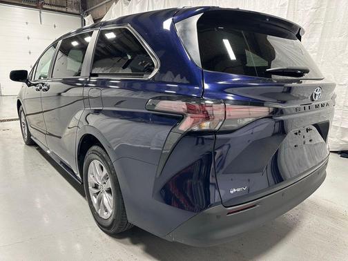 2025 Toyota Sienna XLE