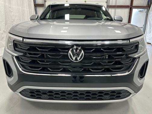 2025 Volkswagen Atlas Cross Sport 2.0T SE w/Technology 4MOTION