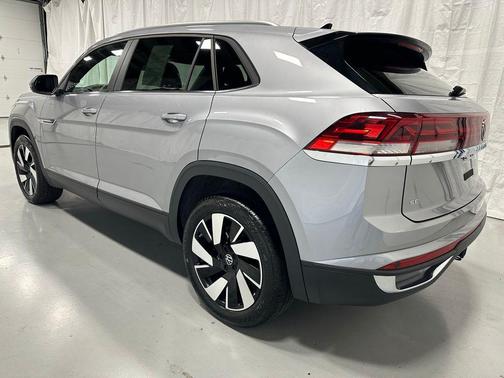 2025 Volkswagen Atlas Cross Sport 2.0T SE w/Technology 4MOTION