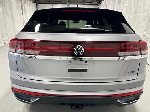 2025 Volkswagen Atlas Cross Sport 2.0T SE w/Technology 4MOTION
