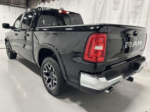 Diamond Black Crystal Pearlcoat 2025 RAM 1500 Laramie