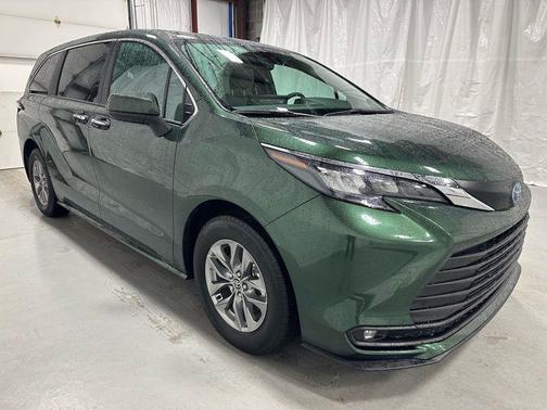 2025 Toyota Sienna XLE