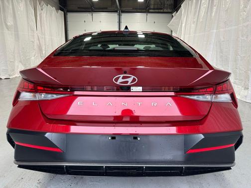 2025 Hyundai ELANTRA SEL